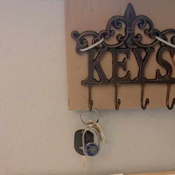 Metal Wall Key Rack - Picture 2 of 2